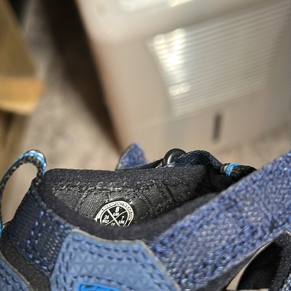 Keen Newport Neo Blue Nights Kids Size 8 - Picture 5 of 7
